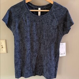 Athleta momentum tee